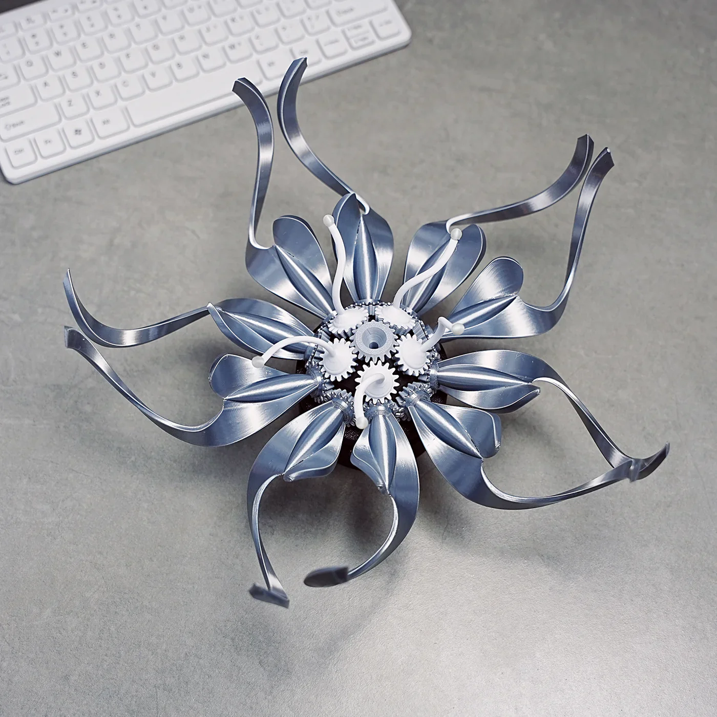 Metal Flower Sculpture – Steampunk Mechanical LED Art Décor